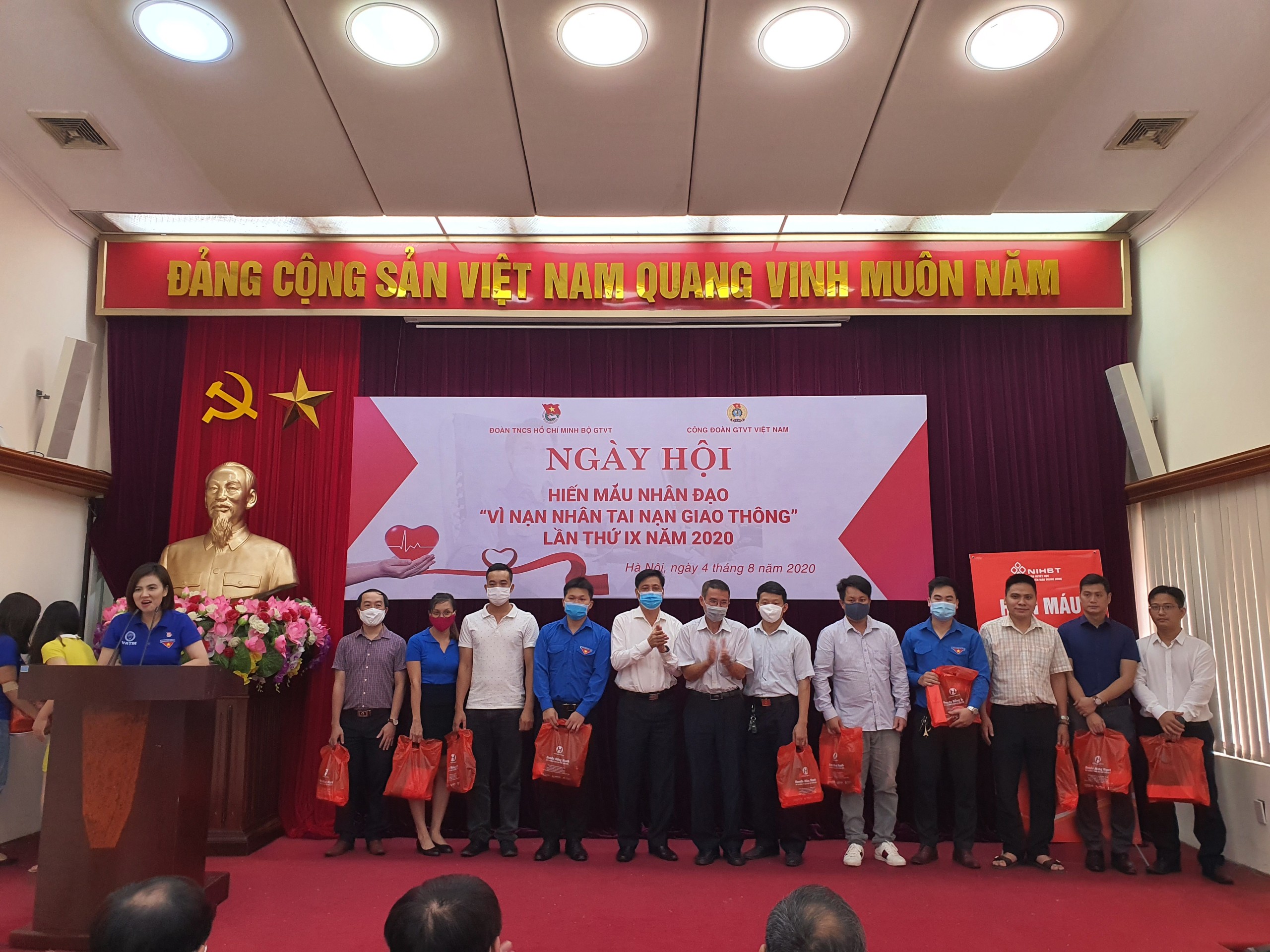 Viện Khoa học và Công nghệ tham gia  Hiến máu nhân đạo vì nạn nhân TNGT năm 2020 